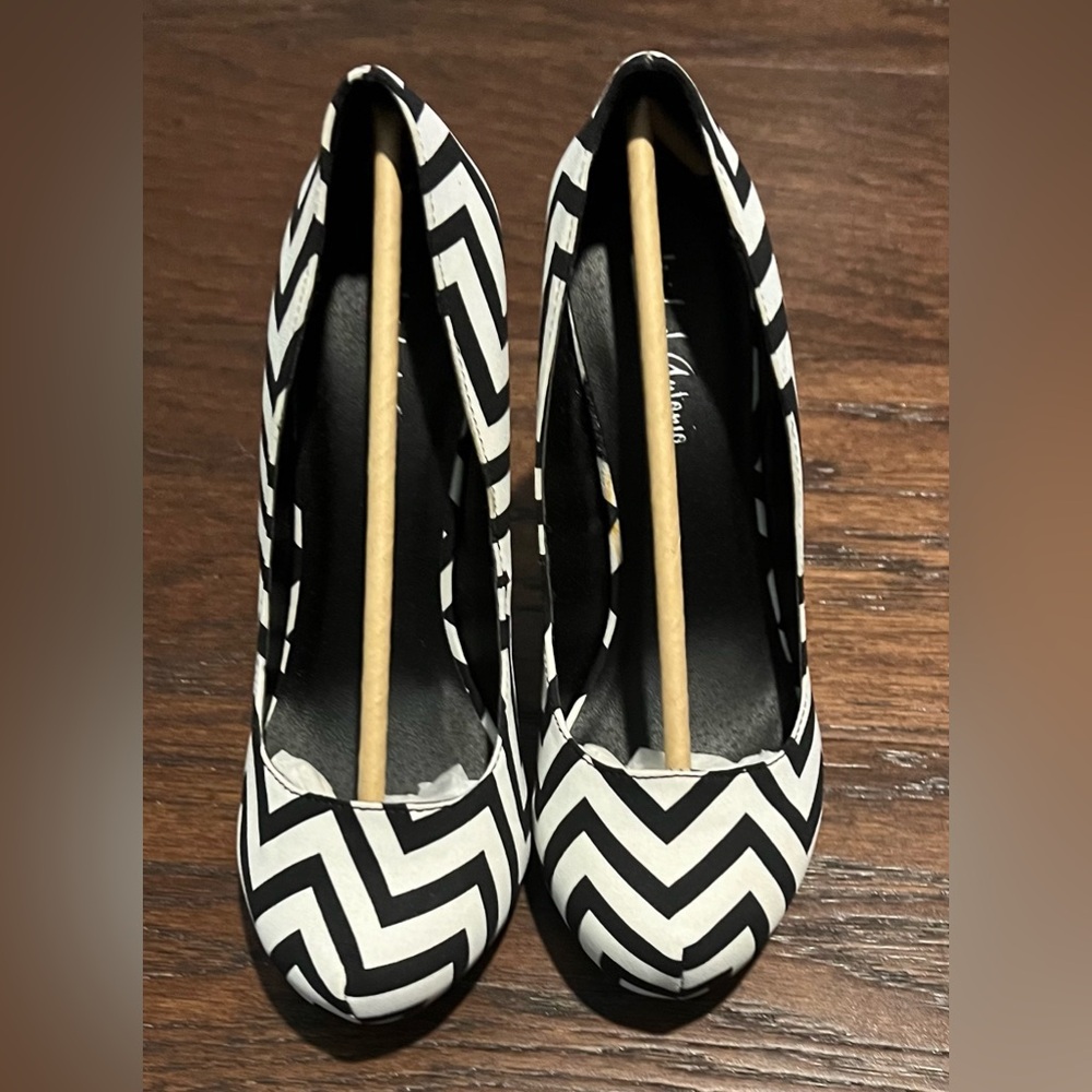 Michael Antonio Black/White Chevron Pumps Black Size 6.5